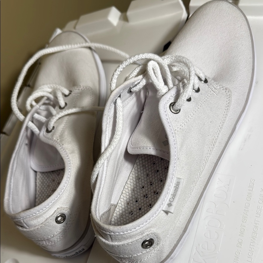 Columbia White Canvas Sneakers Casual Low-Top Design - Picture 4 of 9